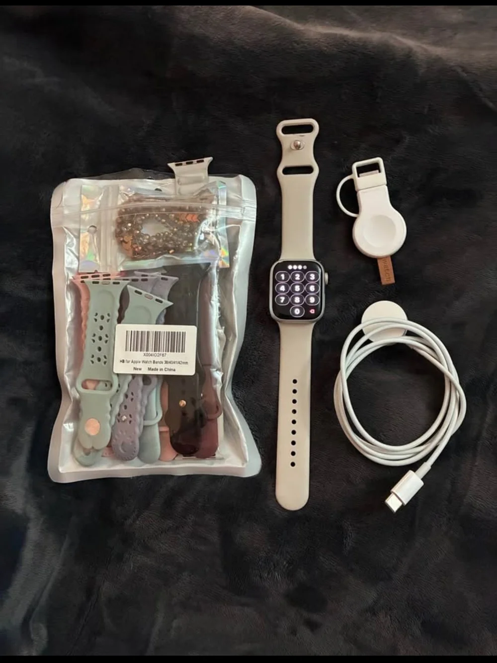 Apple Watch Series 7 41mm + 12 bands & extra travel charger